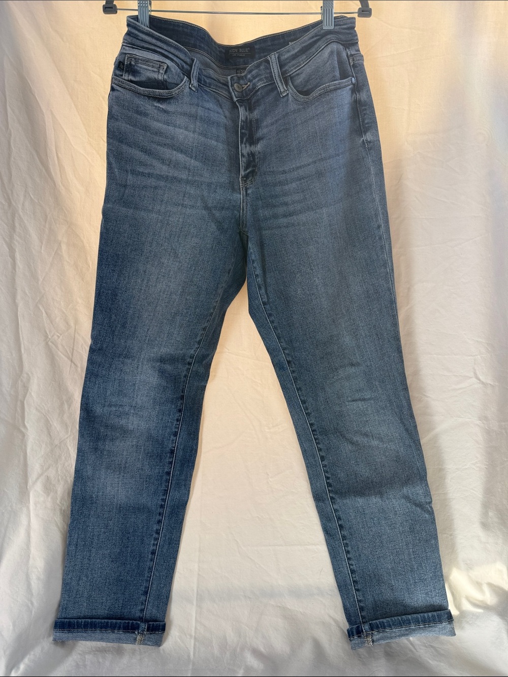 Judy Blue Women’s Boyfriend Jeans in Medium Blue Wash